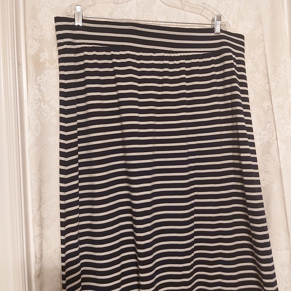 Maxi skirt - Picture 2 of 3